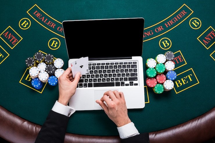 Interface aplikasi guruslot menampilkan permainan slot, dealer langsung, dan pasar olahraga